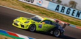 Dinardi celebra pódio após pneu furado na Porsche Cup