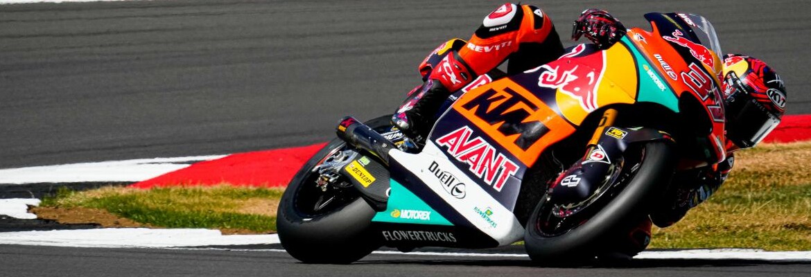Fernandez passa Lopez na última volta e vence na Moto2 na Inglaterra