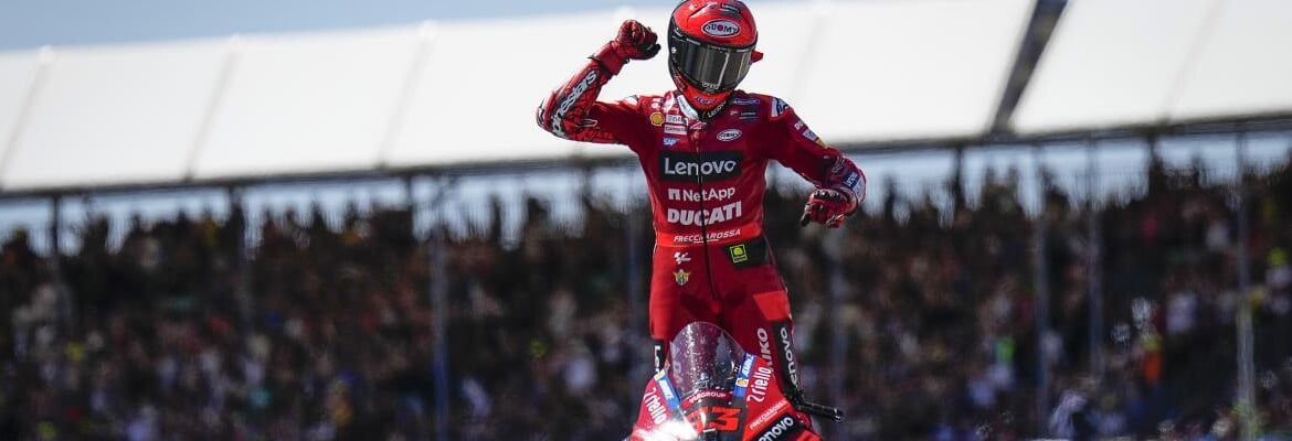 Bagnaia revela ajudas inusitadas de Rossi e Stoner em vitória na Inglaterra