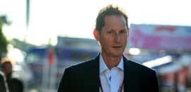 F1: Kravitz critica Elkann por fala sobre pilotos da Ferrari