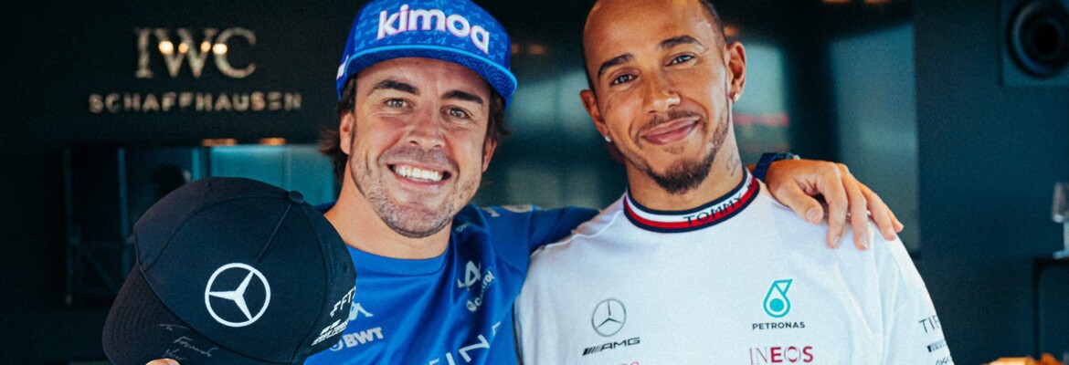 Foto: Hamilton entrega boné autografado da Mercedes a Alonso em Zandvoort