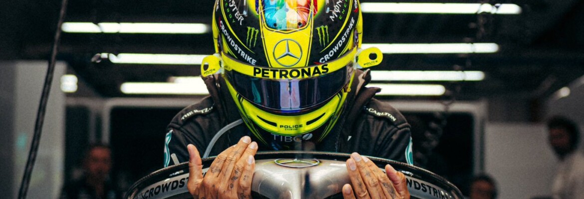 F1: Hamilton bate Verstappen no fim e lidera treino livre 1 do GP de Singapura