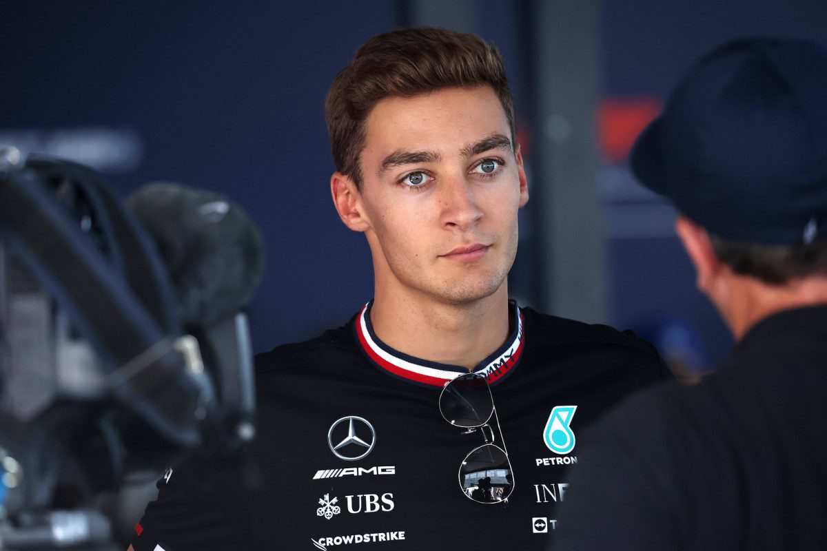 f1-russell-vai-largar-do-pit-lane