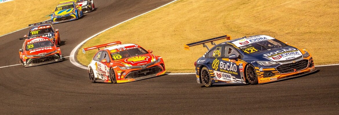 Impulsionado por largada espetacular, Felipe Baptista chega a ocupar o top-3 na etapa do Velocitta da Stock Car