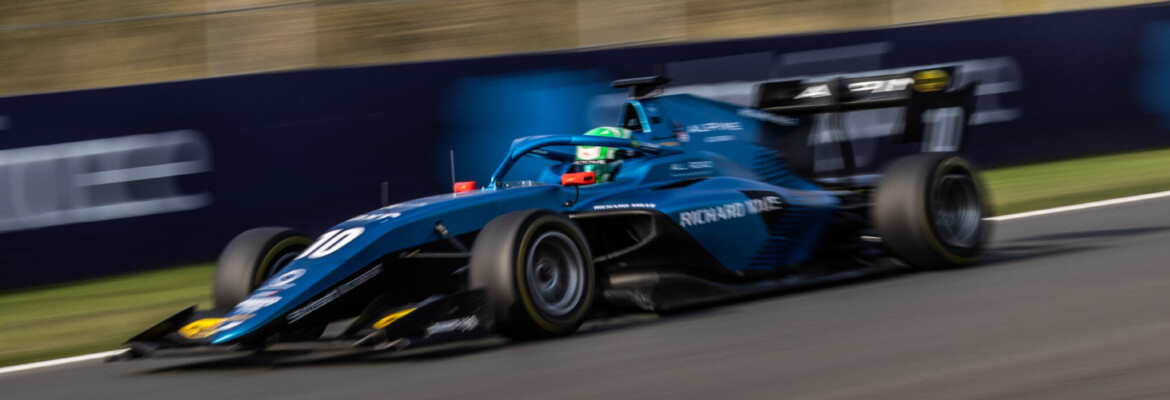Caio Collet larga em quarto no sábado e em nono no domingo pela FIA F3 em Zandvoort