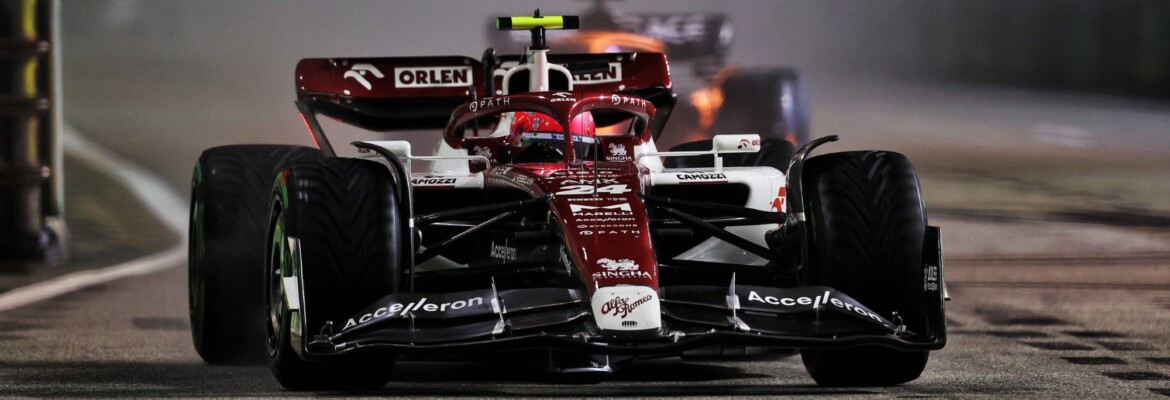 F1: Alfa Romeo termina fora dos pontos e com um carro fora no GP de Singapura