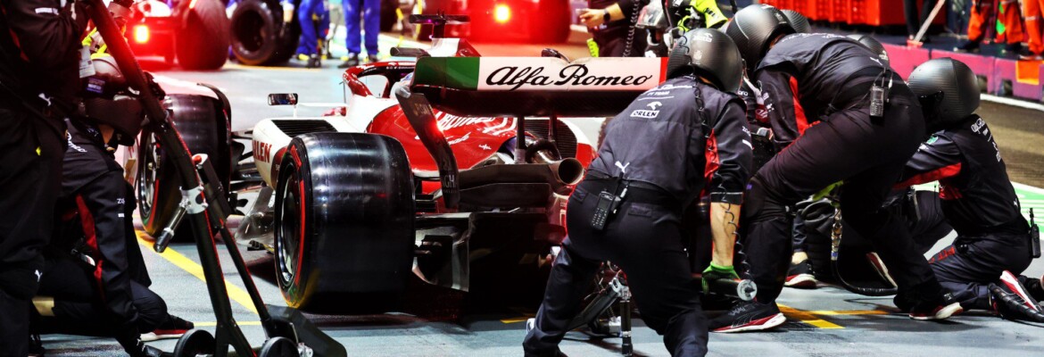 F1: Alfa Romeo multada em € 1.000 por infração no pit lane