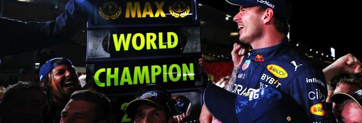 Retrospectiva F1 2022: Verstappen tem ano irretocável para colocar mãos no bi