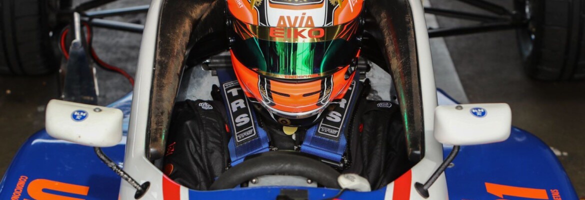 Cadu Bonini completa primeiros treinos em Brands Hatch na disputa do Fórmula Ford Festival