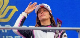 Marta García comemora pódio em “corrida difícil fisicamente” da W Series em Singapura
