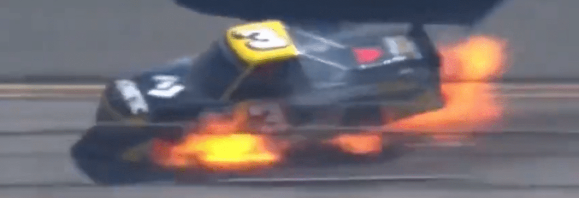 Piloto se joga de carro em chamas durante etapa da Nascar Truck Series