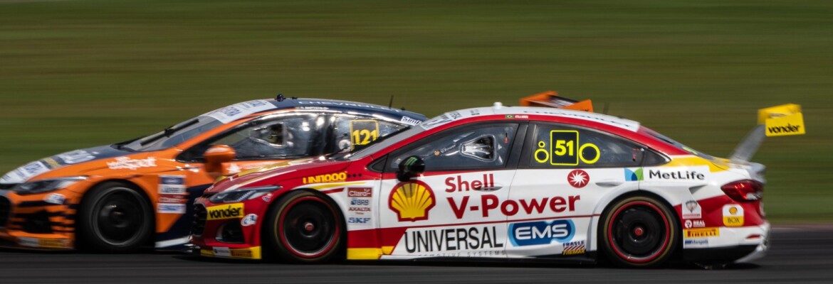 Após ser tocado na corrida 1, Átila Abreu dá a volta por cima e consegue um quinto lugar em Goiânia