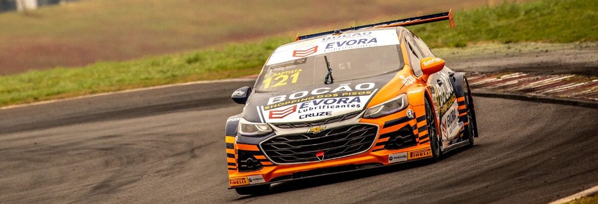 Felipe Baptista larga da terceira fila na etapa de Goiânia da Stock Car