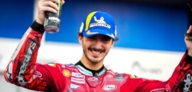 A 2 pontos de Quartararo, Bagnaia celebra ter corrido com “raiva” na Tailândia