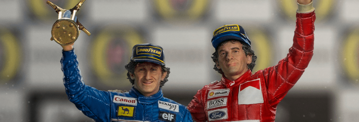 Homenagem ao último pódio de Ayrton Senna e Alain Prost chega ao Brasil em forma de colecionável de luxo pela Iron Studios