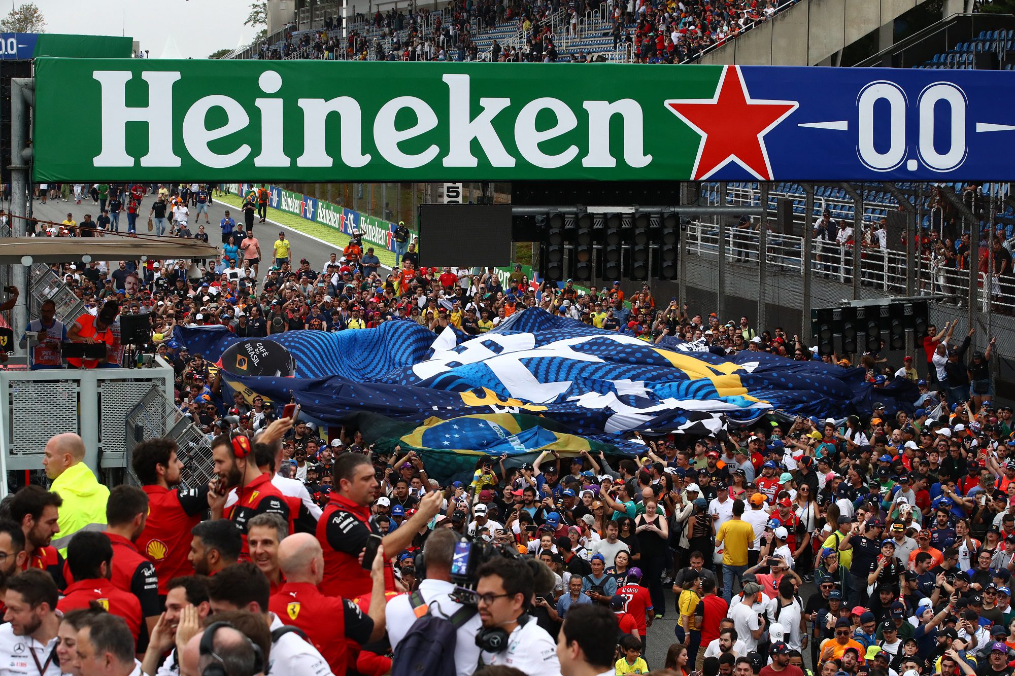 F1 – Foto: Bandeiras e cartazes complementam festa do GP de São Paulo