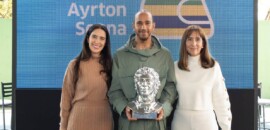 Lewis Hamilton se junta ao Instituto Ayrton Senna em visita para conversar com alunos de escola pública de São Paulo