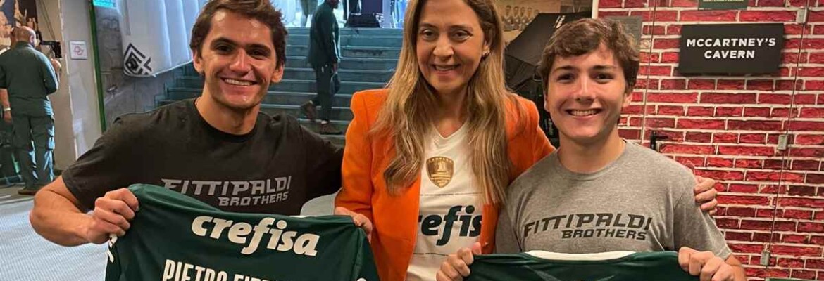 Irmãos Enzo e Pietro Fittipaldi são recebidos pelo Palmeiras e comemoram título brasileiro no Allianz Parque