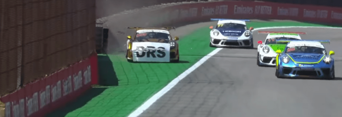 Foto: Darwich escapa da pista e fica com placa de DRS da F1 preso em Porsche