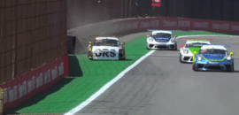 Foto: Darwich escapa da pista e fica com placa de DRS da F1 preso em Porsche