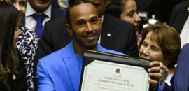 5 momentos inusitados na cerimônia do título de Cidadão Honorário a Lewis Hamilton