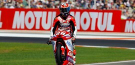 Guevara bate Öncü na reta final e vence em Valência; Moreira é novato do ano na Moto3