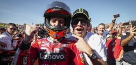 Mentor de Bagnaia, Rossi celebra ver italiano no topo da MotoGP de novo: “era hora”