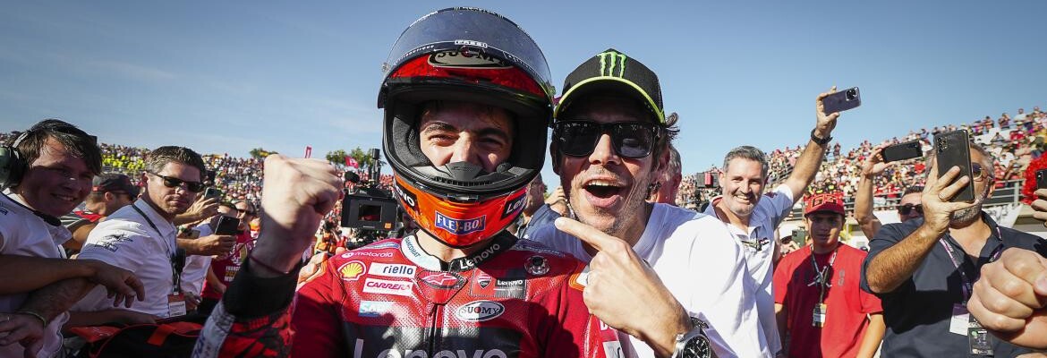 Mentor de Bagnaia, Rossi celebra ver italiano no topo da MotoGP de novo: “era hora”