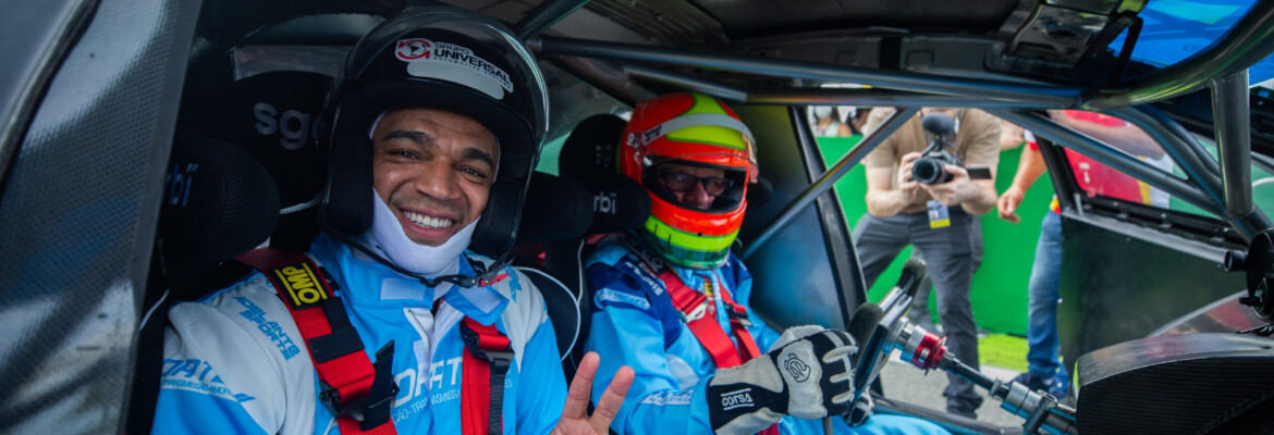 Pentacampeão do mundo Denílson dá volta rápida em Interlagos com o Grupo Universal Automotive Systems