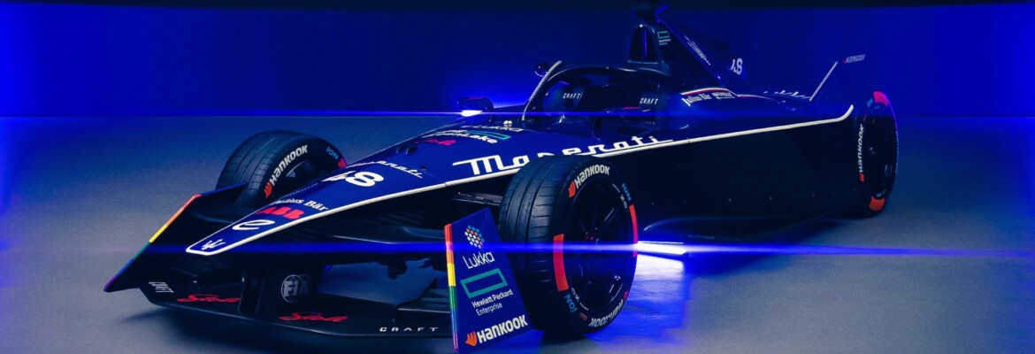 Maserati apresenta carro azul marinho para estreia na temporada 2023 da Fórmula E
