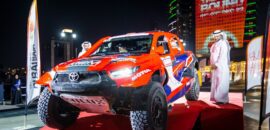Brasileiro surpreende na estreia nas dunas e domina primeiro dia de rally em Dubai