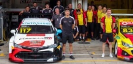 Matías Rossi lidera decisão da Stock Car, mas toque dentro do pit-stop tira chance de título
