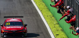 Nelsinho Piquet escala 20 posições e garante segundo lugar na etapa de Interlagos da Stock Car