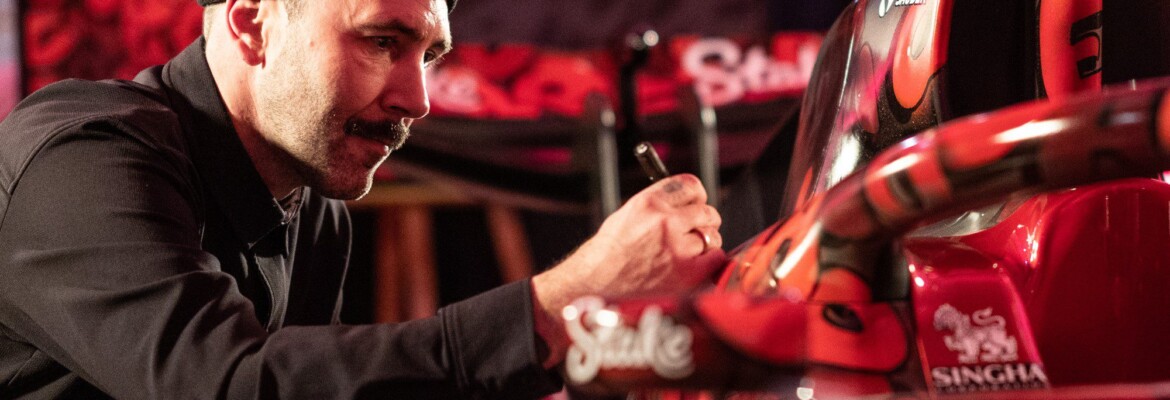 Alfa Romeo F1 apresenta pintura comemorativa criada por BOOGIE