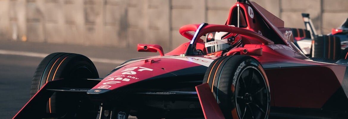 Dennis escapa de problemas e vence corrida acidentada da FE no México. Di Grassi é 3º