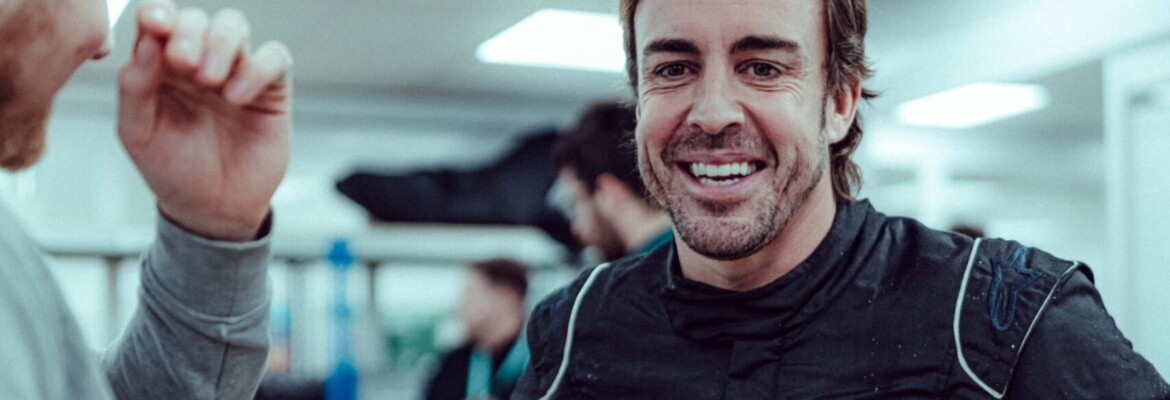 F1 – Vídeo: Alonso faz primeira visita à fábrica da Aston Martin