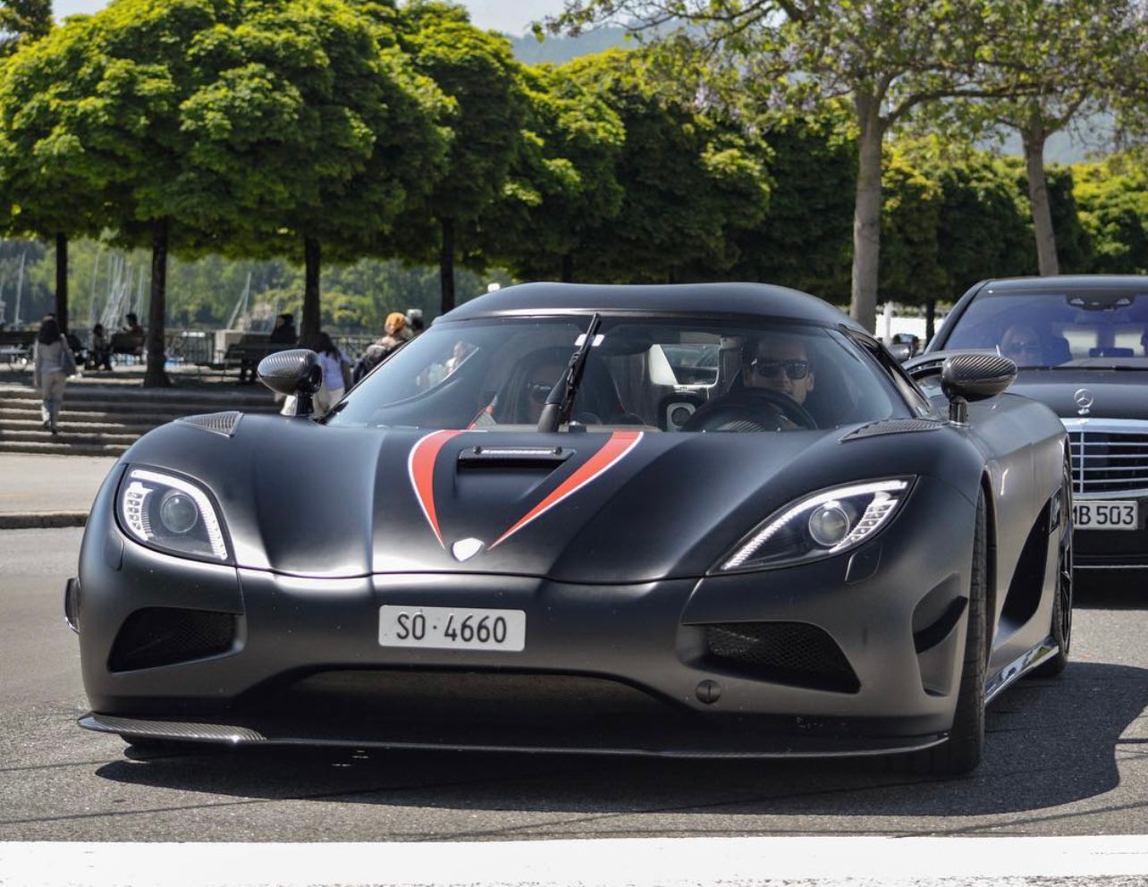 Conheça a coleção de carros superesportivos de Adrian Sutil