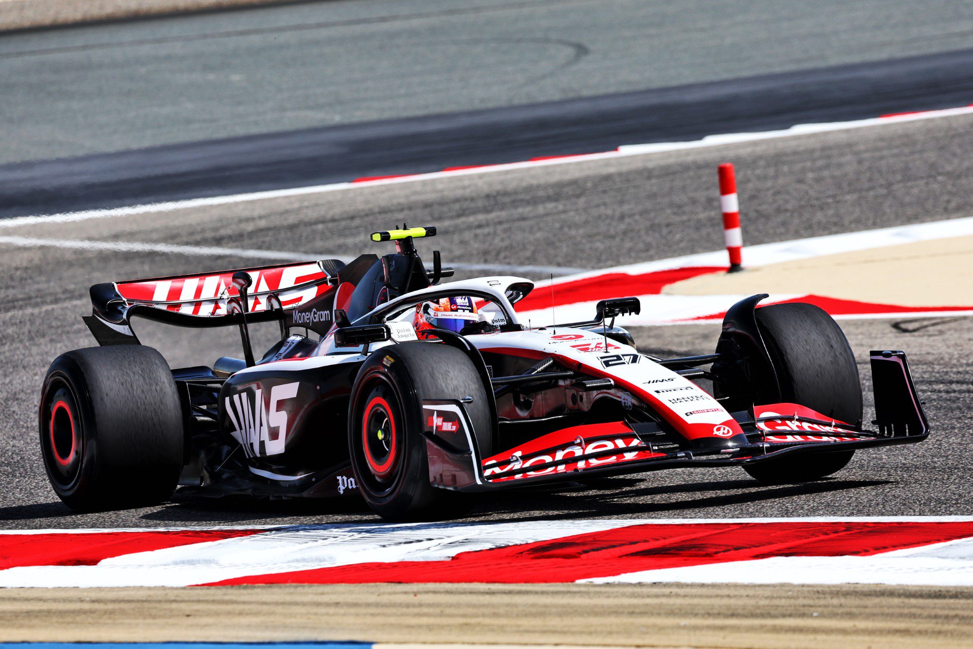 Fotos: pilotos vão para pista pela primeira vez nos testes da F1 no Bahrein Testes F1 2023, Bahrein