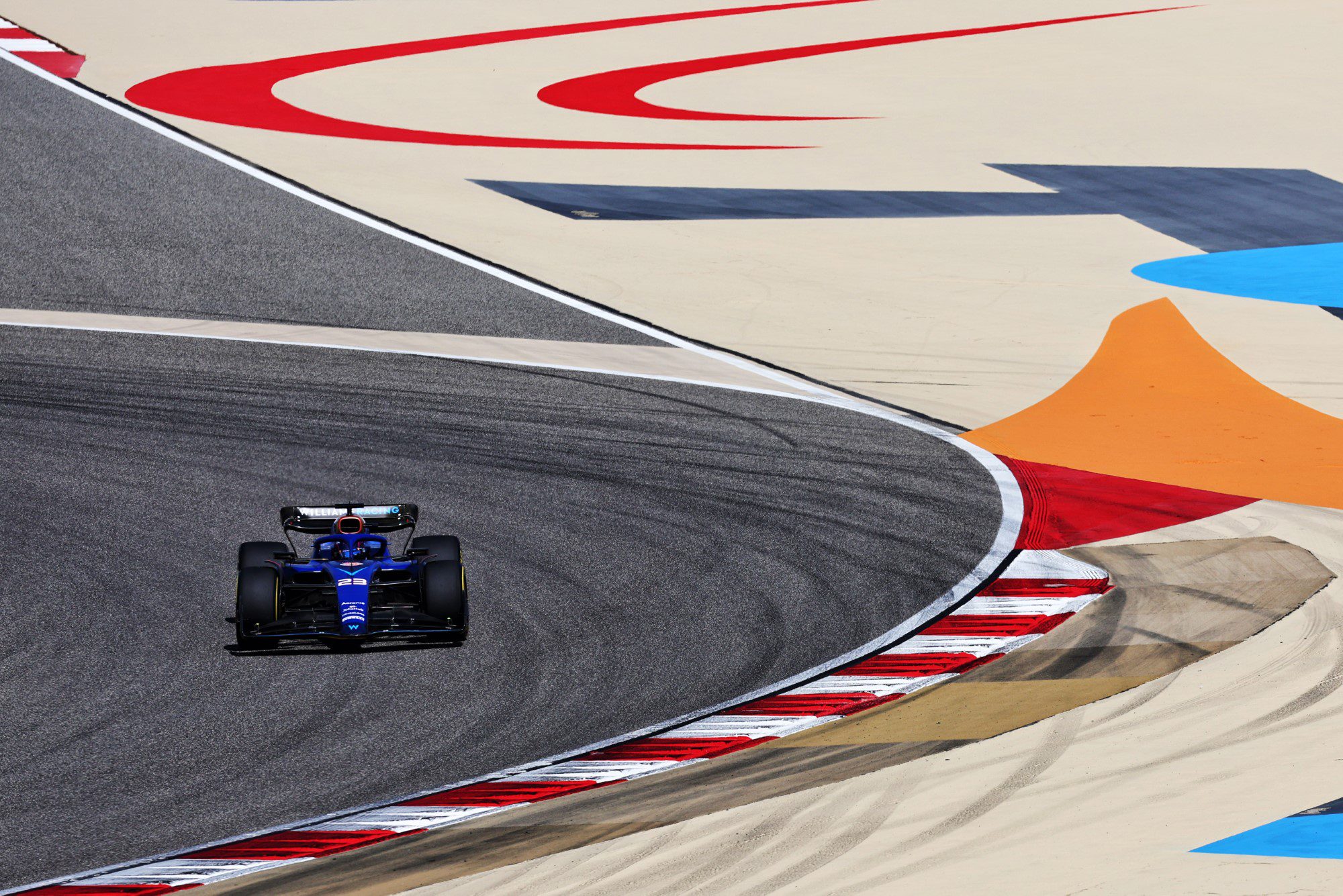 Fotos: pilotos vão para pista pela primeira vez nos testes da F1 no Bahrein Testes F1 2023, Bahrein