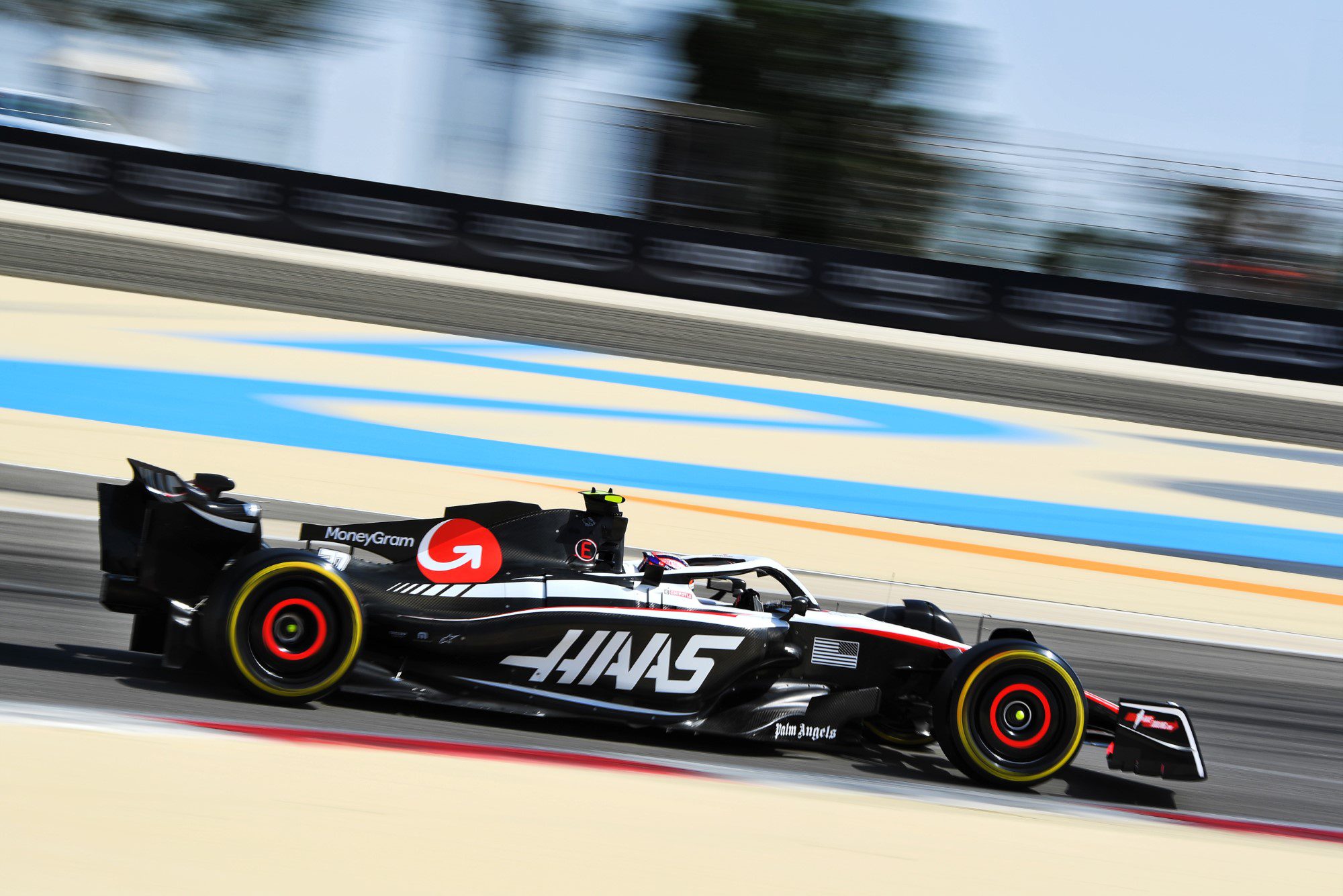 Fotos: pilotos vão para pista pela primeira vez nos testes da F1 no Bahrein Testes F1 2023, Bahrein