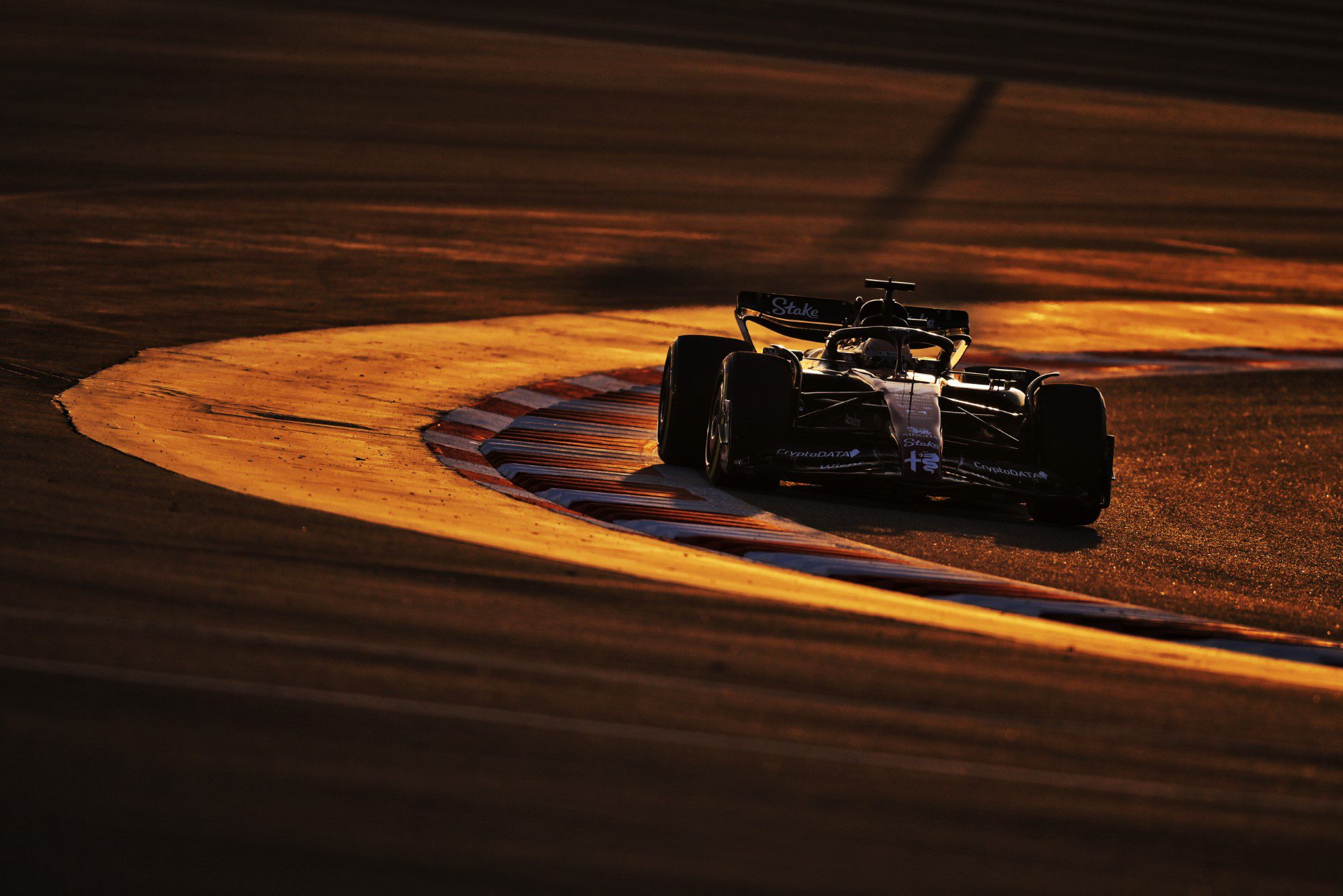 Fotos: pilotos vão para pista pela primeira vez nos testes da F1 no Bahrein Testes F1 2023, Bahrein