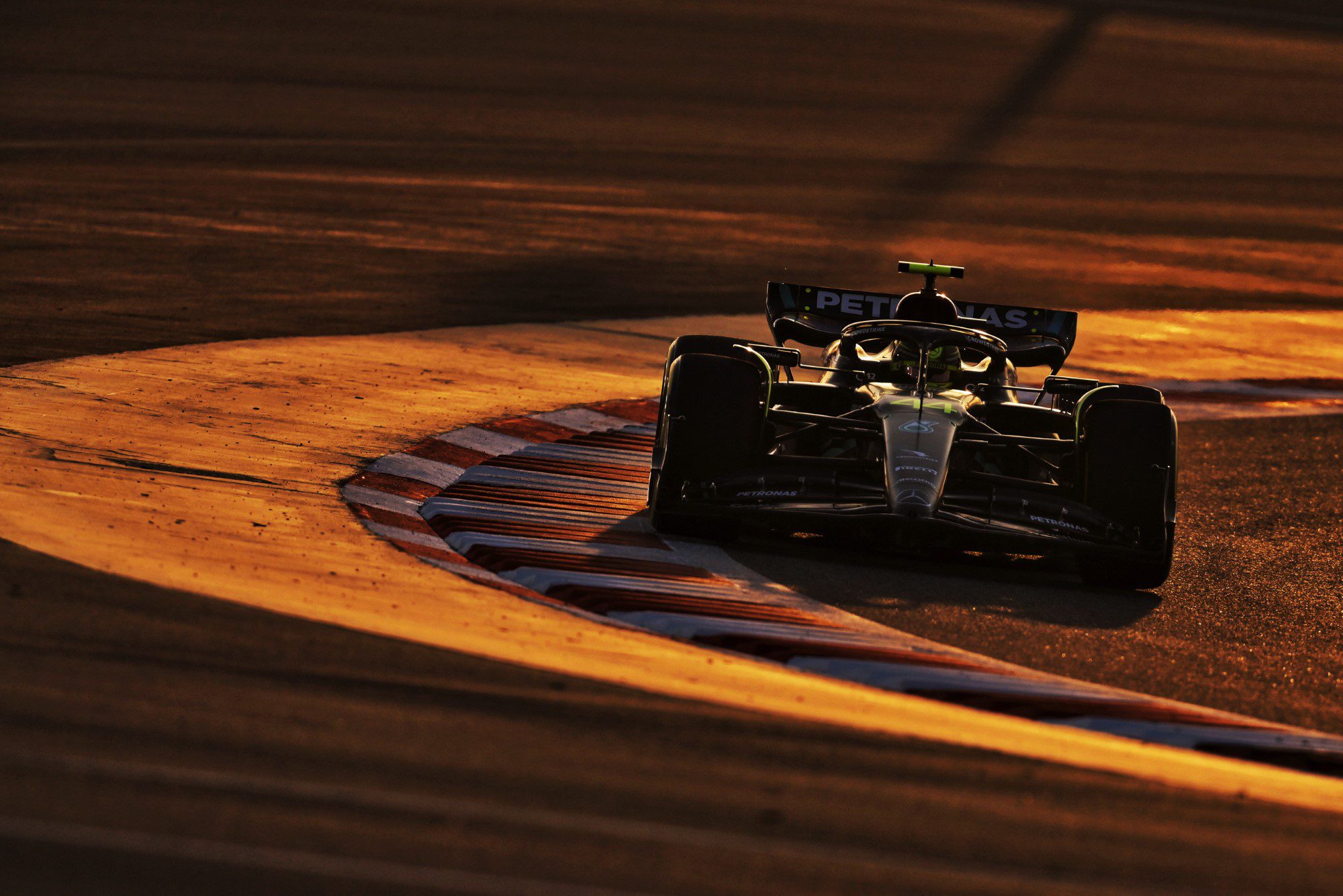 Fotos: pilotos vão para pista pela primeira vez nos testes da F1 no Bahrein Testes F1 2023, Bahrein