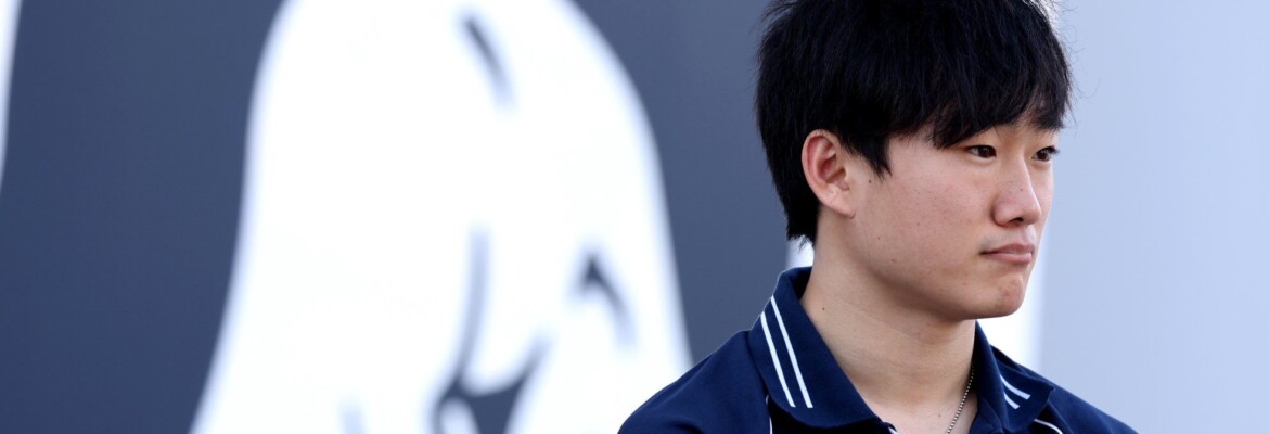 F1: Tsunoda explica que batida no muro foi em decorrência de toque com De Vries