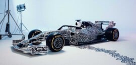 Red Bull apresenta o “Mr. Doodle Bull”; carro será leiloado para a caridade