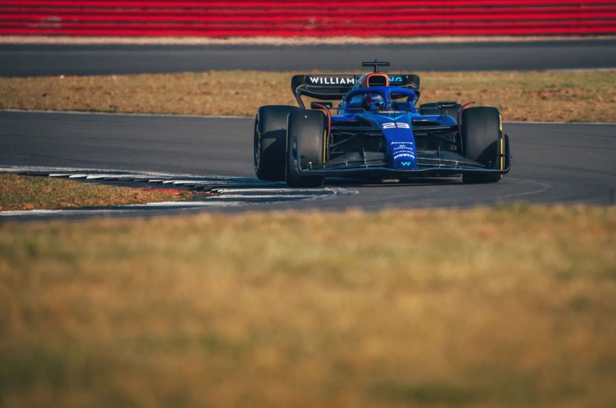 Williams faz shakedown em Silverstone com o FW-45; confira as imagens Williams faz shakedown em Silverstone com o FW-45; confira as imagens