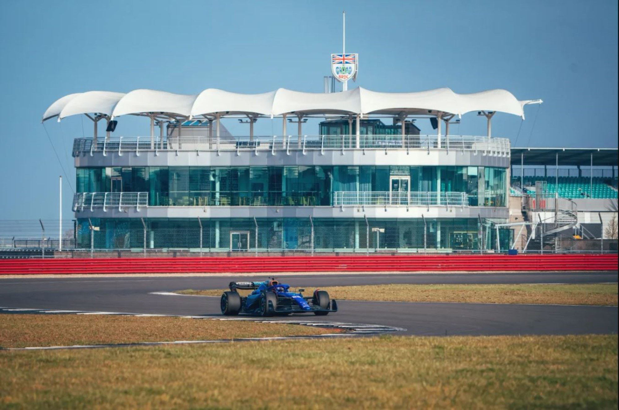 Williams faz shakedown em Silverstone com o FW-45; confira as imagens Williams faz shakedown em Silverstone com o FW-45; confira as imagens