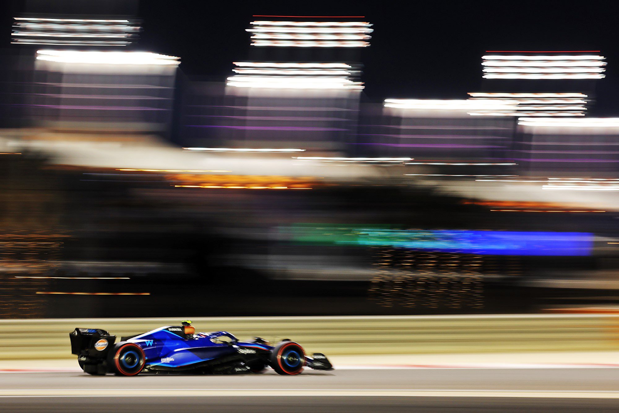 Fotos: o primeiro dia de treinos da F1 para o GP do Bahrein - Notícia de F1