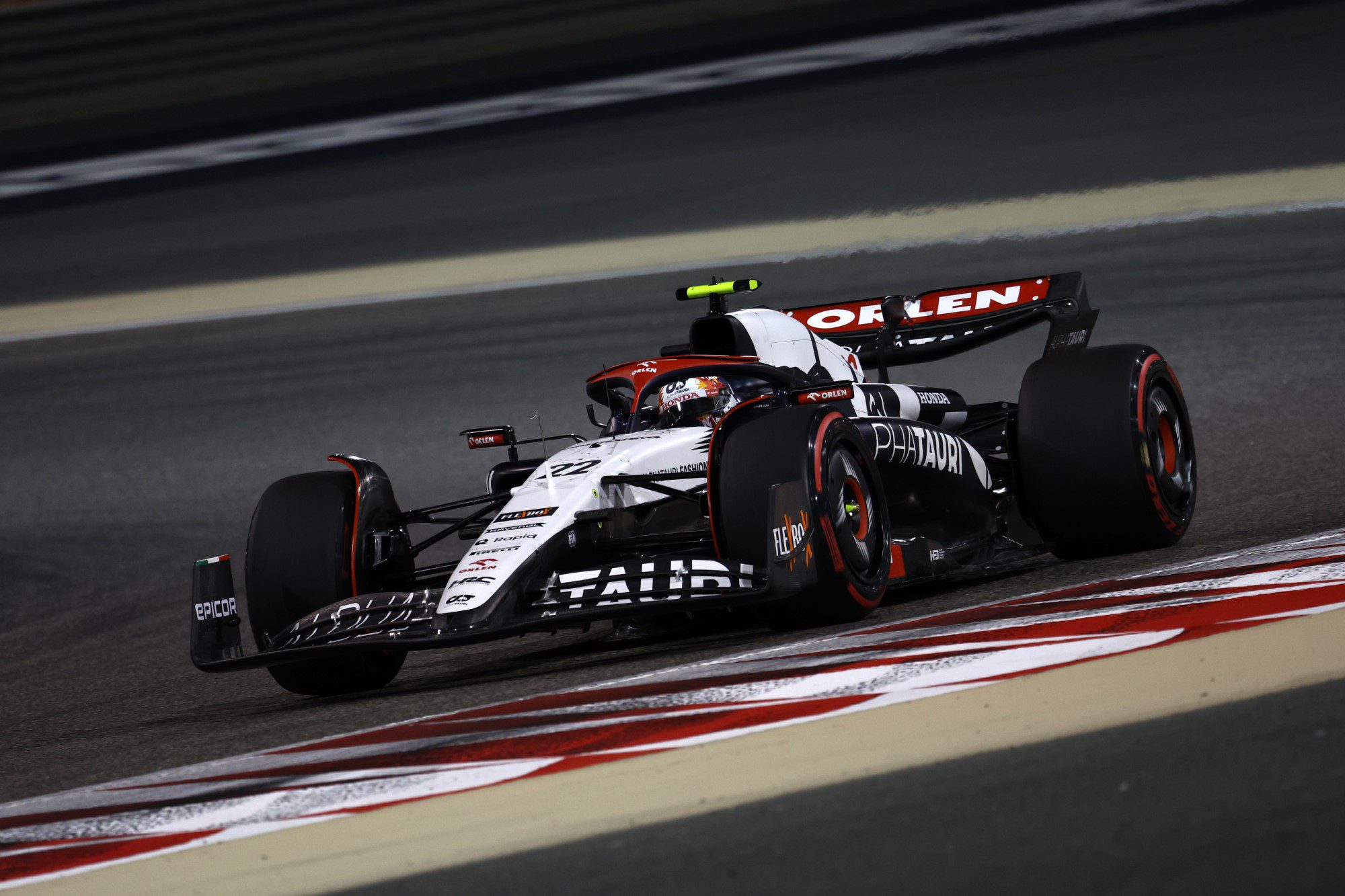 Fotos: o primeiro dia de treinos da F1 para o GP do Bahrein - Notícia de F1