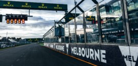 Podcast Em Ponto: Hamilton pede chuva, Sainz joga a toalha e Perez “azarão” marcam semana do GP da Austrália de F1