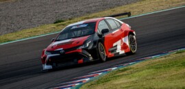 Saiba as diferenças entre o Toyota Corolla GR-Sport de rua e do TCR South America
